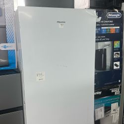 Hisense Upright Freezer (Convertible, Scratch And Dent/Return)