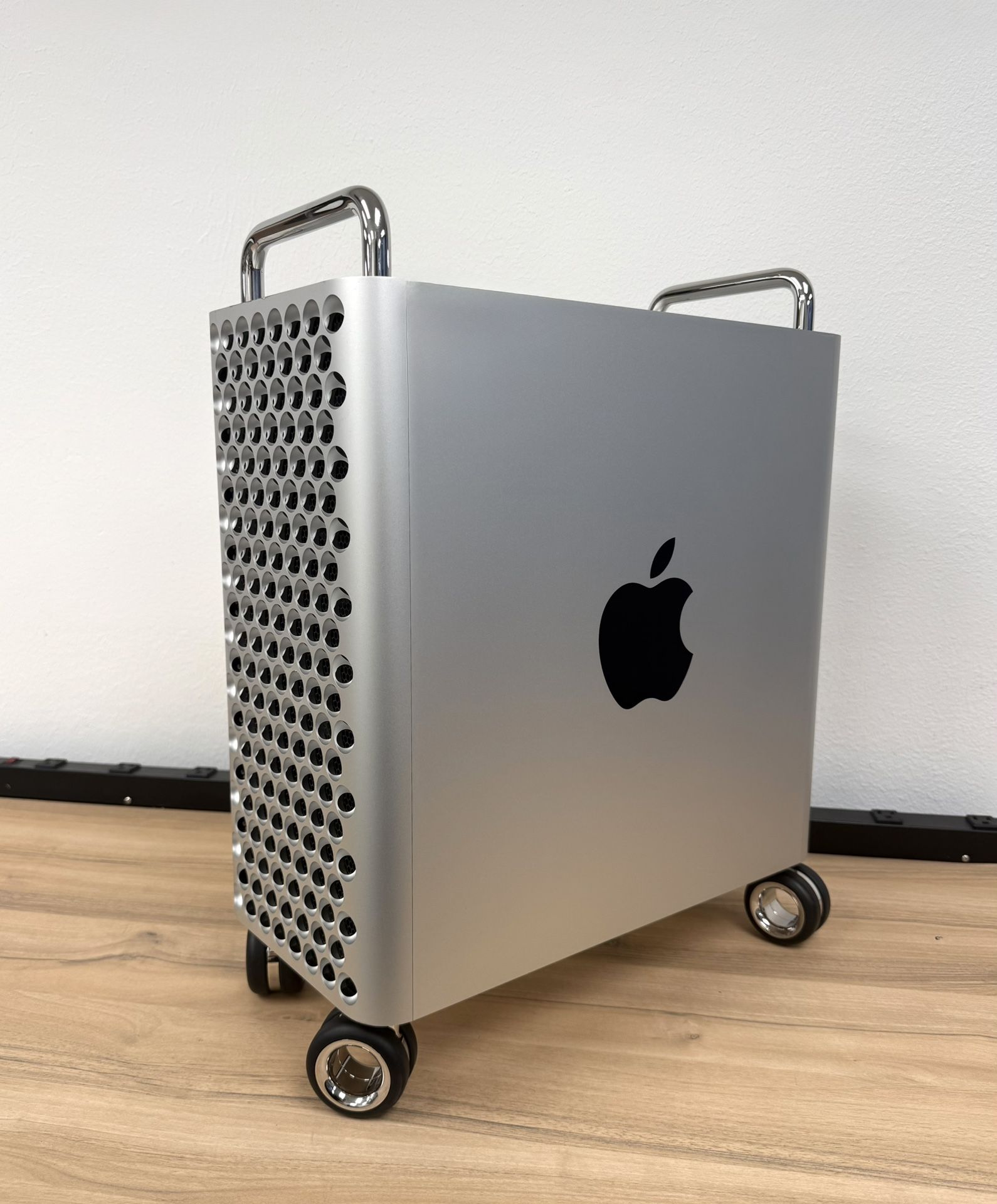 Apple Mac Pro Tower 16 Core Intel Xeon*96GB RAM*1TB SSD