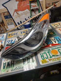 11-13 Hyundai Elantra Halogen Headlight Left Driver Side Original