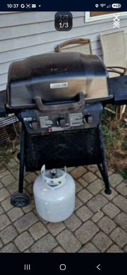 Preowned Functionally Grill (3 burners w/ELECTRIC STARTER) & FULL PROPANE TANK,  FIRM..