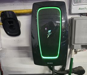 Electric Vehicle Charging Station-220V Plug in