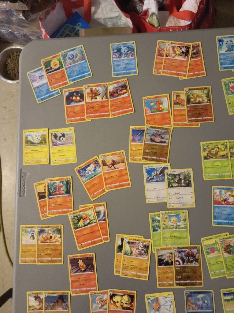 1000 Pokemon TCG Cards Lot