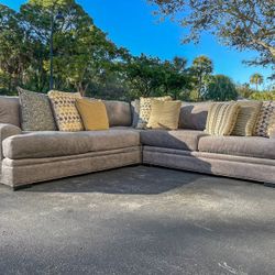 Cindy Crawford Home Palm Springs 3pc Sectional Sofa gray / great condition / delivery negotiable 