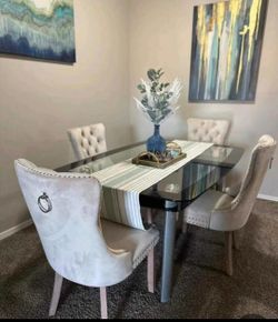 Dining chairs no table
