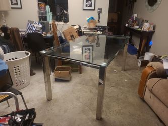 glass kitchen/dining table. Fits 6