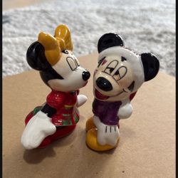 Vintage Mickey And Minnie Mouse Salt And Pepper Shakers 4" Kissing!