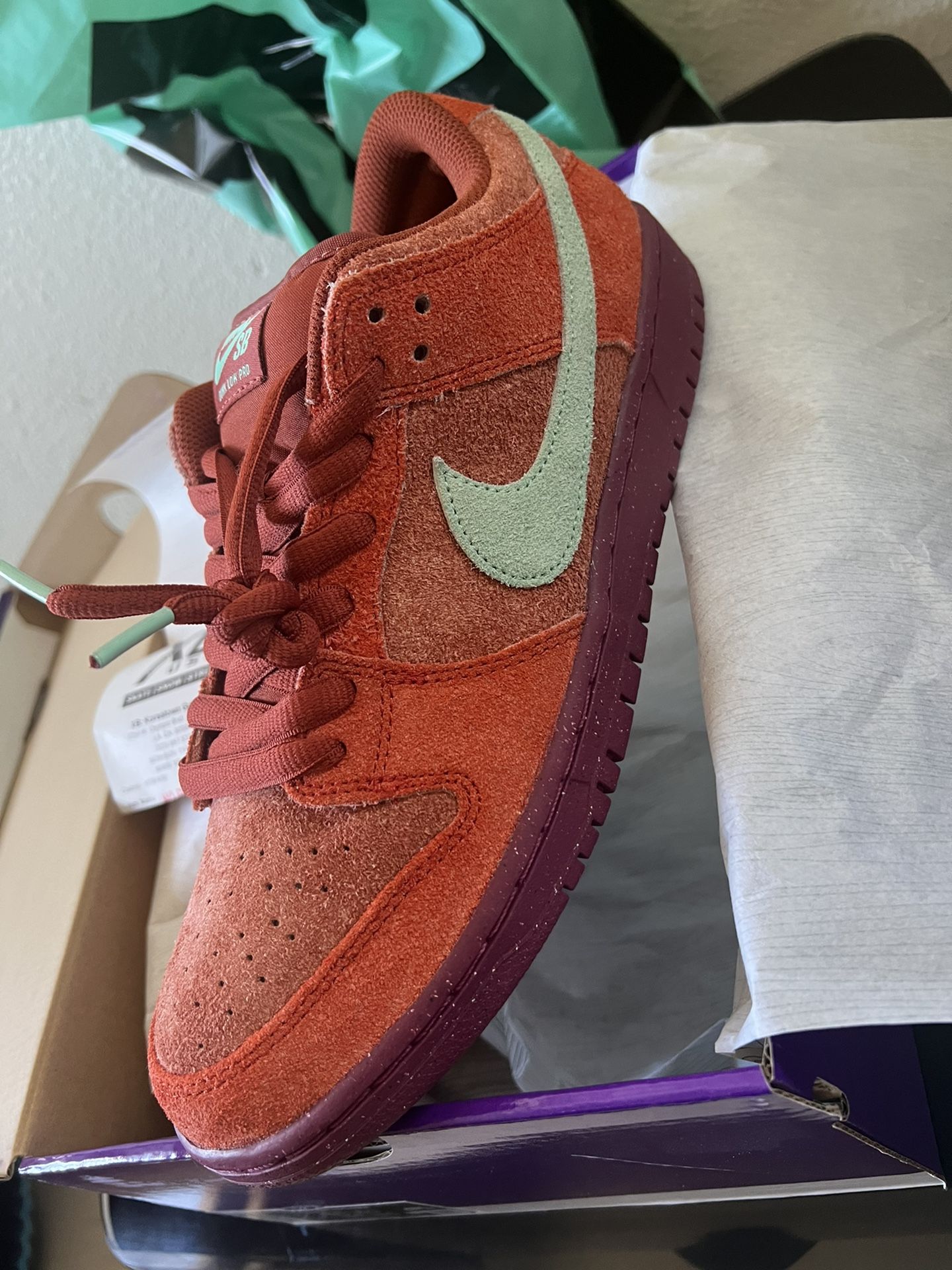 Nike Sb Dunks Majestic Red for Sale in Los Angeles, CA - OfferUp