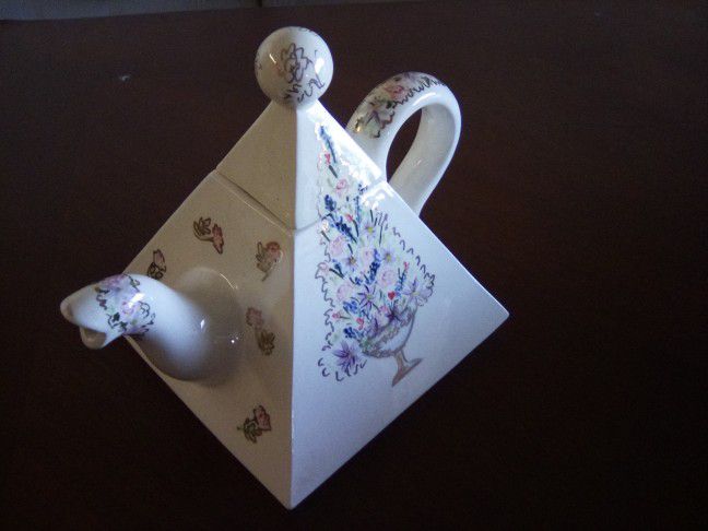 Avesta Artware Tea Pot