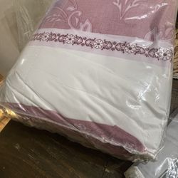 Shatex comferter set  both size queen 3 peace I have it in green and pink both new $25 each green open bag  to see size