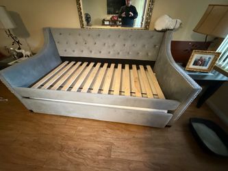 Daybed/ Trundle bed