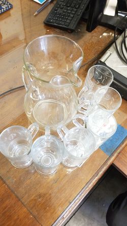 Princess House tampered 10in pitch with 6 cups