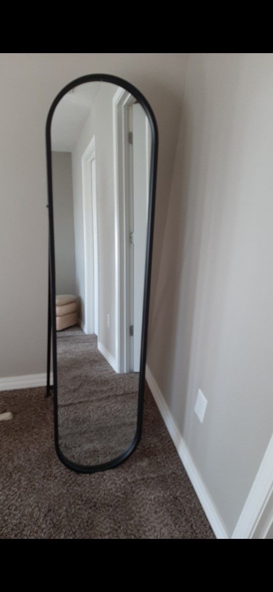 Stand up mirror
