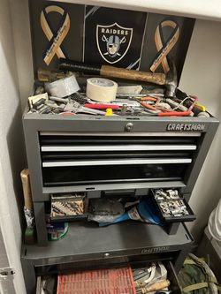 4ft Craftsman toolbox with tools / 6 ft Ladder