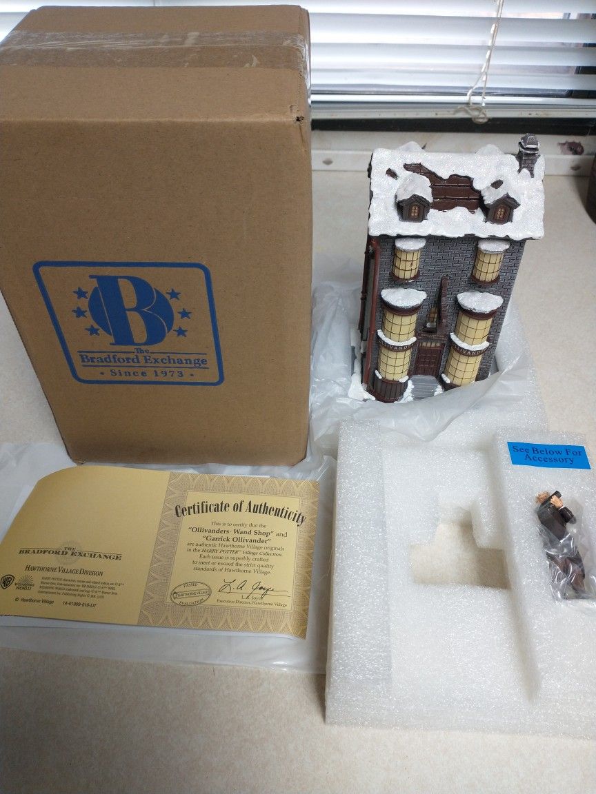 The Bradford Exchange Harry Potter Ollivander's Wand Shop 