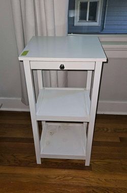Set of 2 white nigh stands $20