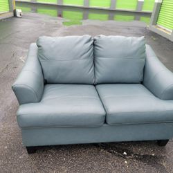 Living Room Forniture Used Good Conditions Just One Scratche U Can See On Pic 