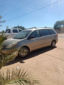 Toyota sienna!!! Great deal 🤝 AC front and back