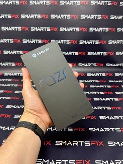 Brand New Motorola Razr 2025 128 GB - Black (Unlocked) + Warranty