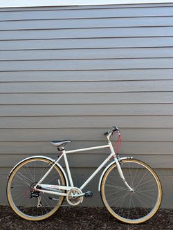 Public V7 White Commuter Bike – City Hybrid Fitness Bicycle 7speed