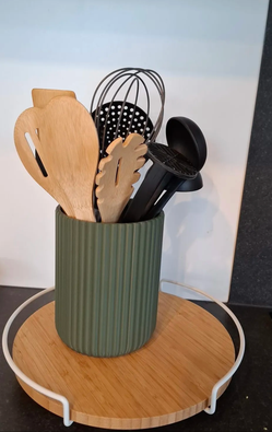 Ribbed Kitchen Utensil Holder