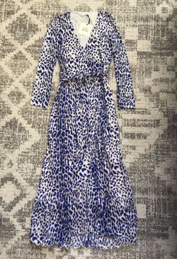 NWT Aritzia Little Moon Long Sleeve Wrap Dress Size M for Sale in Kirkland,  WA - OfferUp