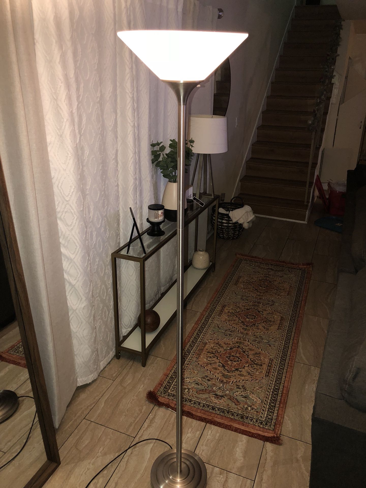 Floor lamp- Like New