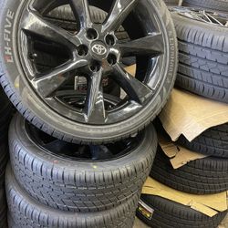 19” Toyota Camry , Tacoma wheels and tires 235/40r19 new, wheels used like new, 