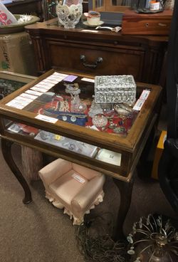 Showcase on Cabriole Legs / Table