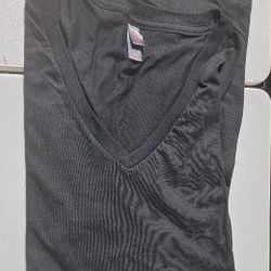 (BB - 9)   DISTRICT WOMEN'S V-NECK T-SHIRT BLACK SIZE X-LARGE 