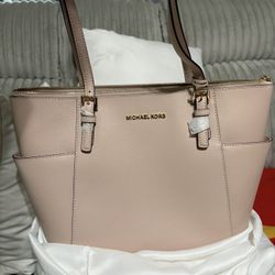 New Michael Kors Bag Voyager
