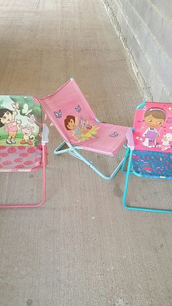 Sillas para niñas 15.00 dlls por las 3