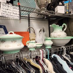 Homer Laughlin Bathroom Set