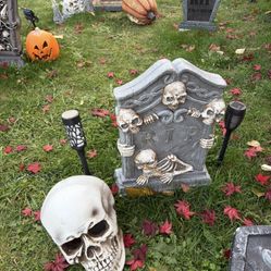 Anyone Interested In Free Outdoor Halloween Decorations?