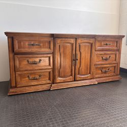 Bassett 9 Drawer Dresser 