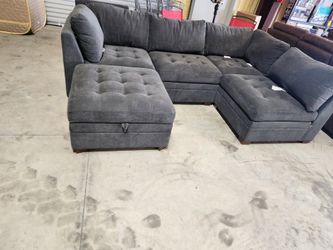 5 Pieces Modular Sectional Display.