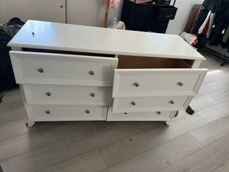 Free dresser drawers fit I didn’t put them in