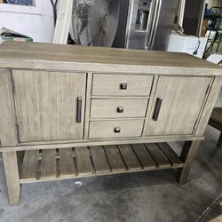 8 Piece Dining & Hutch Set