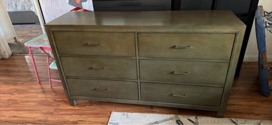 6 door dresser