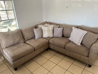Havertys Amalfi Tan/Brown 2-Piece Sectional 🚚Delivery Available 