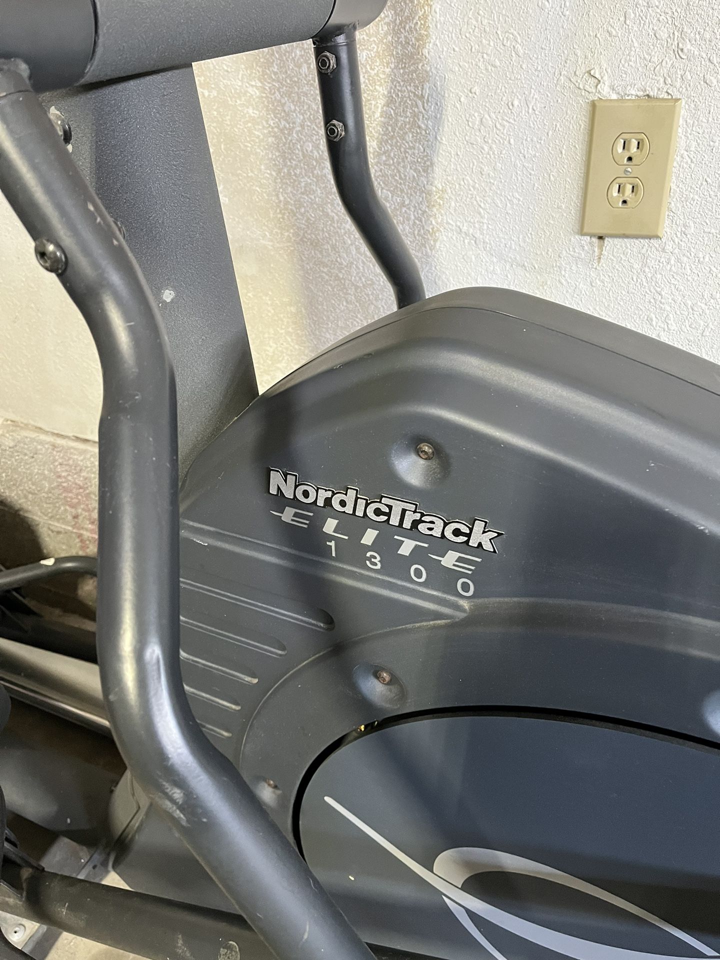 NordicTrack Elite 1300 Elliptical $100