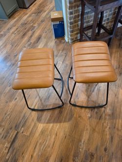 2-24in tall Stools