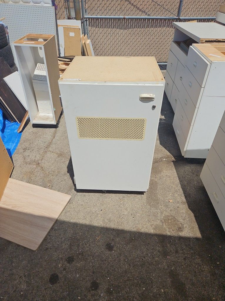 1 Shelf Cabinet