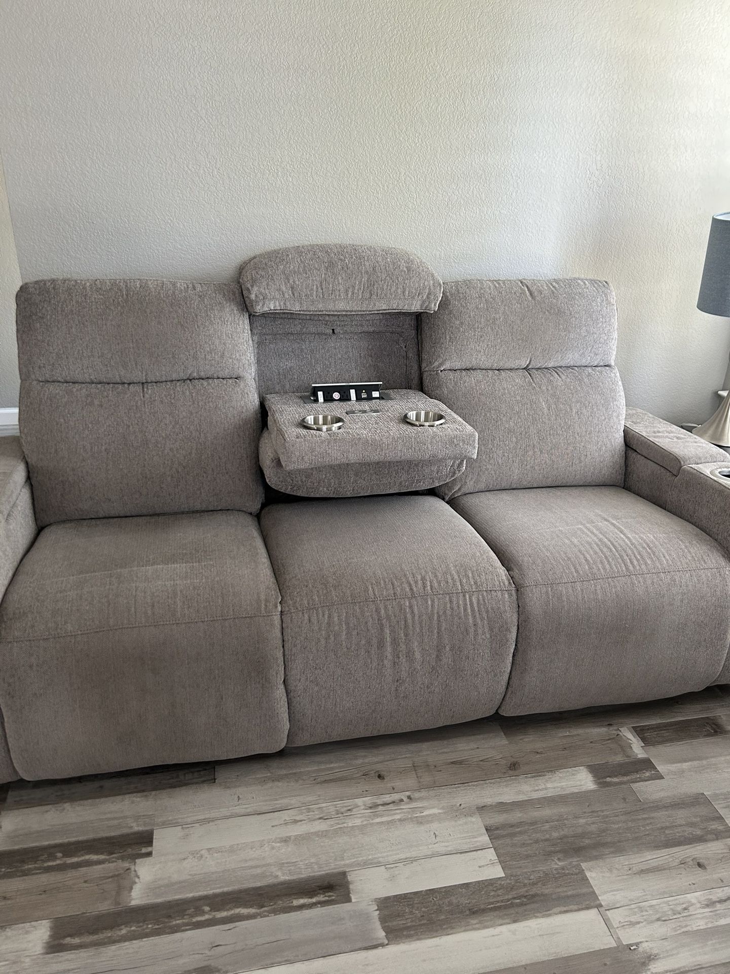 Dual recliner couch