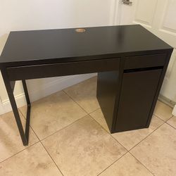 IKEA Desk Micke 42 X 20 X 30