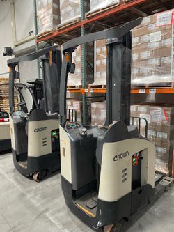 Crown forklift / fork lift truck
