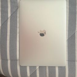 MacBook Air Retina 13 Inch 20 i5 8GB Ram 128 