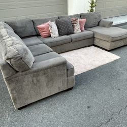 Amazing Gray Sectional Couch From Ashley Furniture In Great Condition - Free Delivery 🚚