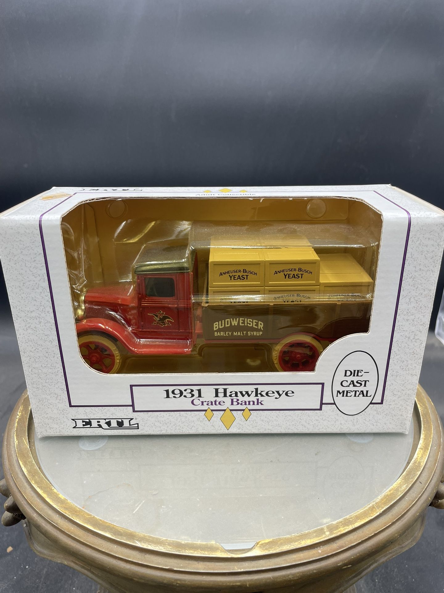 ERTL 1931 Hawkeye Crate Bank Budweiser Barley Malt Syrup Die-Cast Metal 1:34 LN
