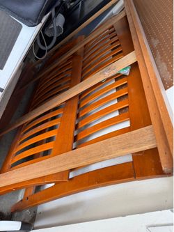 Wood Bed Frame / Headboard Set – Full– Good Condition