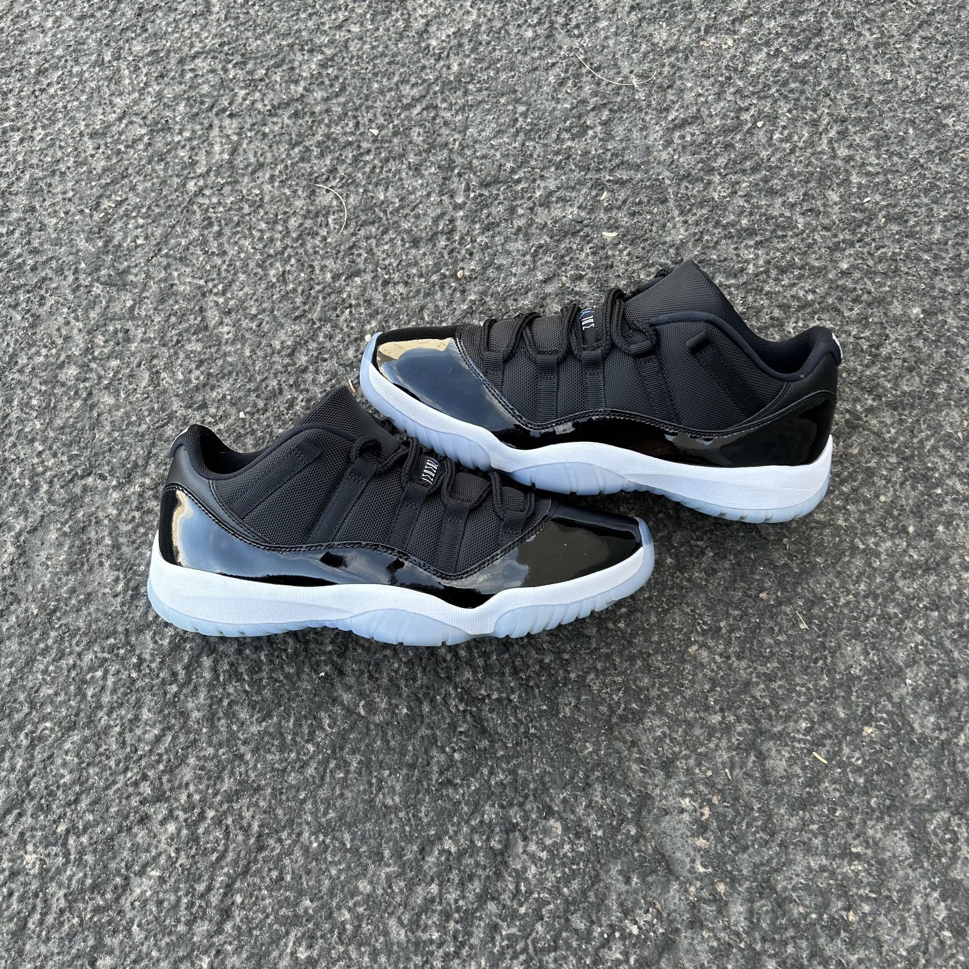 Jordan 11 Low Space Jam